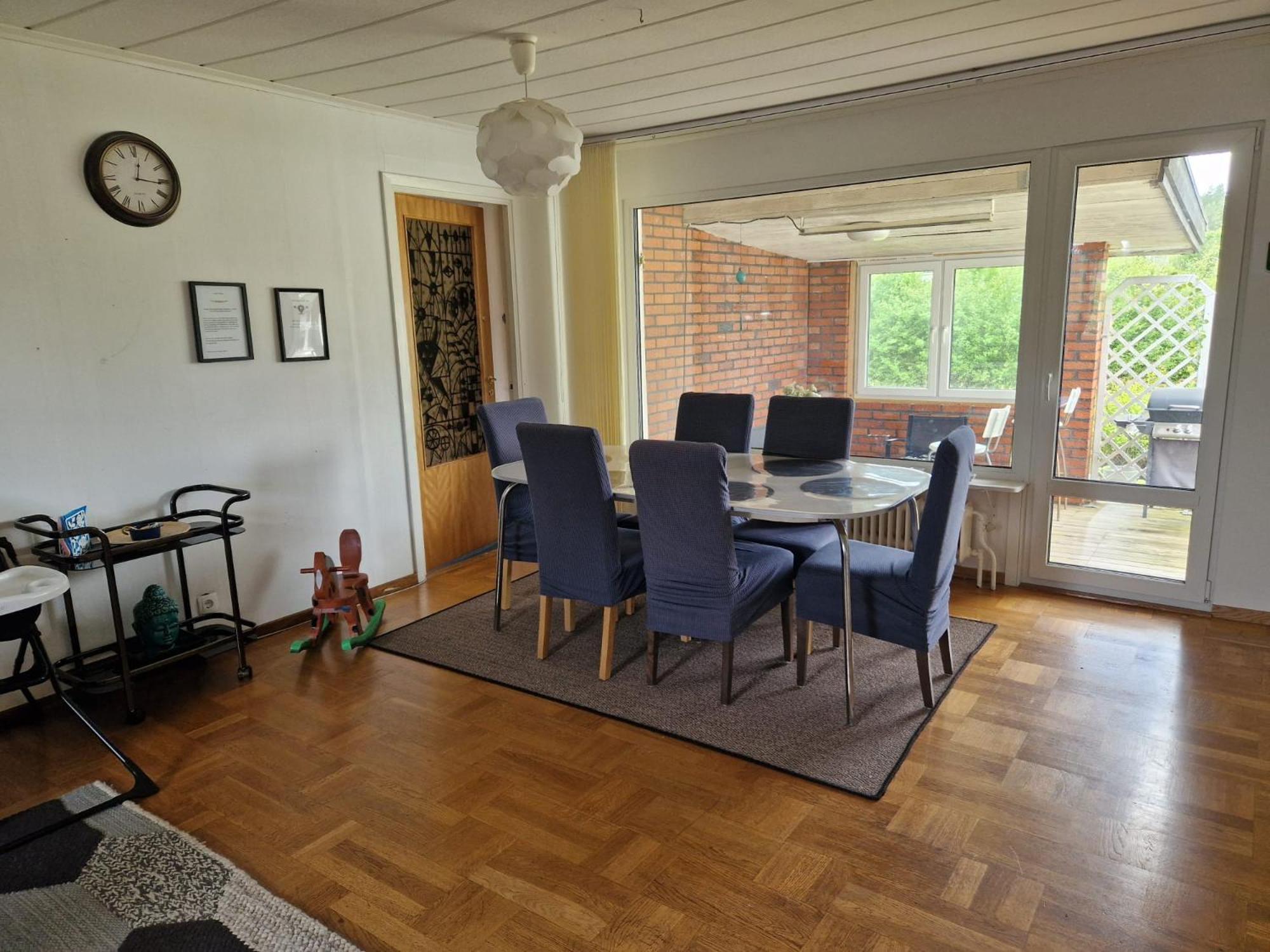 Villa Med Egen Parkering. Moejlighet Att Boka Fran 1 Och Upp Till 5 Personer. Örebro Exterior foto